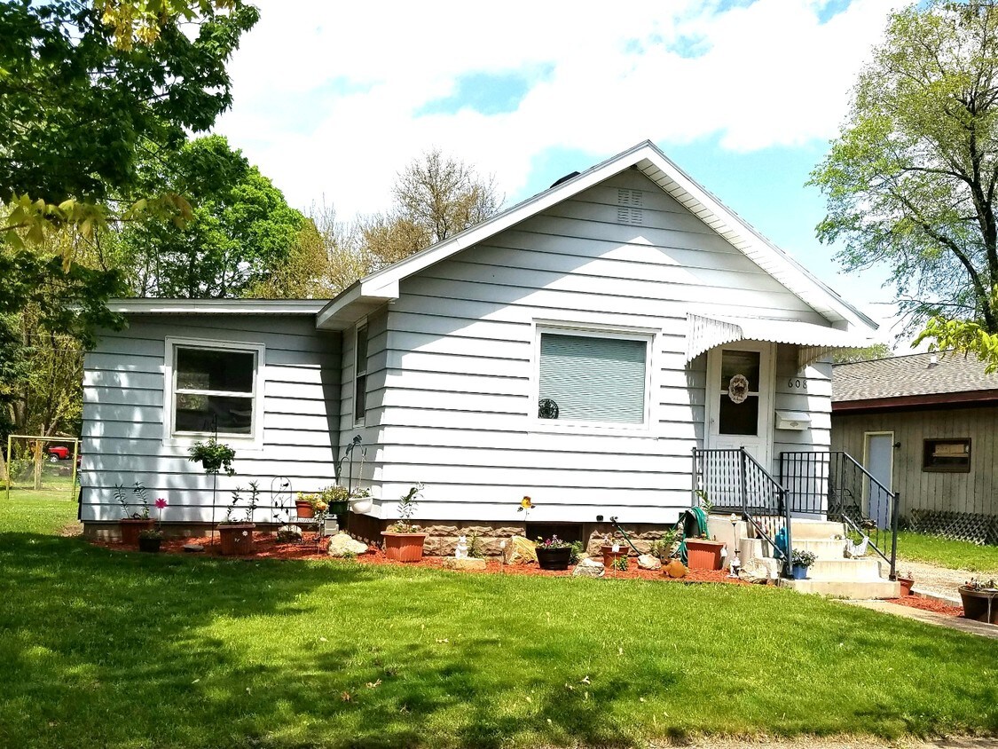 608 Marshall St, Eau Claire, WI 54703 House for Rent in Eau Claire
