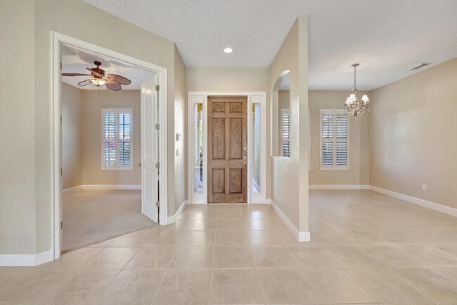 Building Photo - 827 SW Grand Reserves Blvd