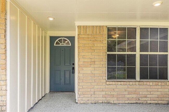 Building Photo - 1026 Lobitt St