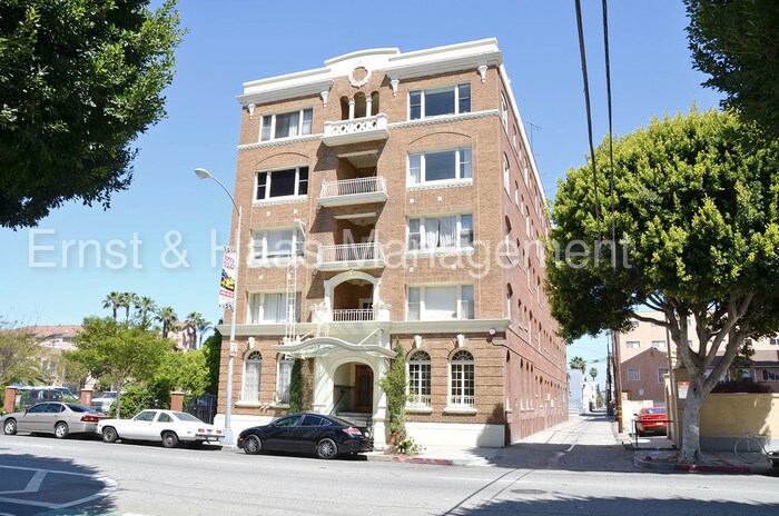 Primary Photo - 325 W 3rd St