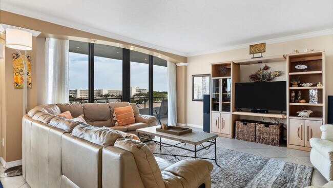 Building Photo - 7F38C9 Siesta Key