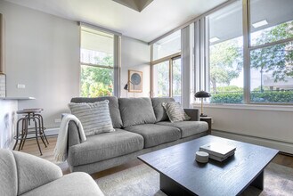 Building Photo - 5600 N Sheridan Rd