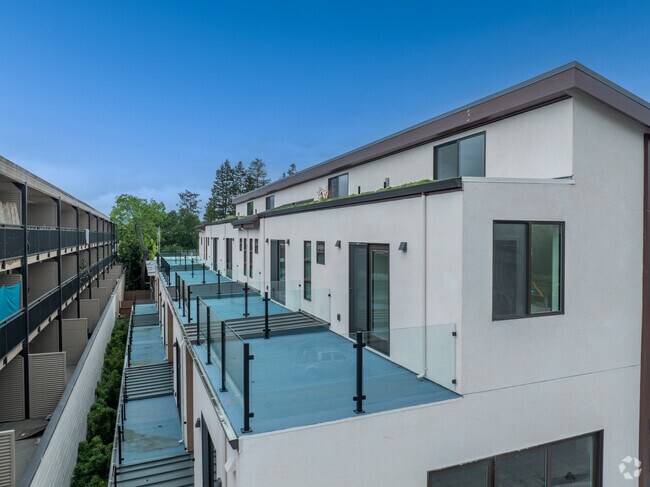 Foto del edificio - 910 Woodside Rd