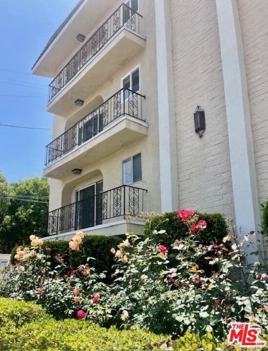 Building Photo - 1097 S Bedford Dr