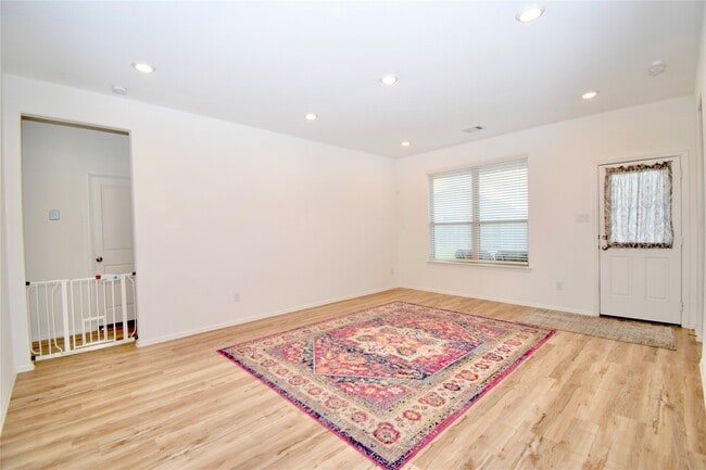 Foto del edificio - 3735 Rock Ledge Dr