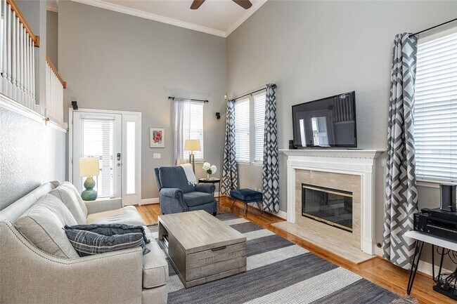 Foto del edificio - SOUTH TAMPA TOWNHOME - GATED COMMUNITY WIT...