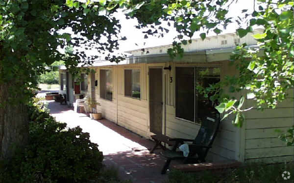 Building Photo - 2279 Mentone Blvd
