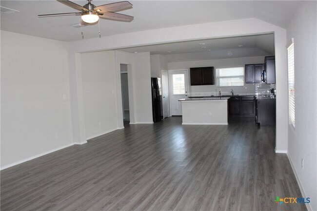 Foto del edificio - 1982 Rising Sun Blvd