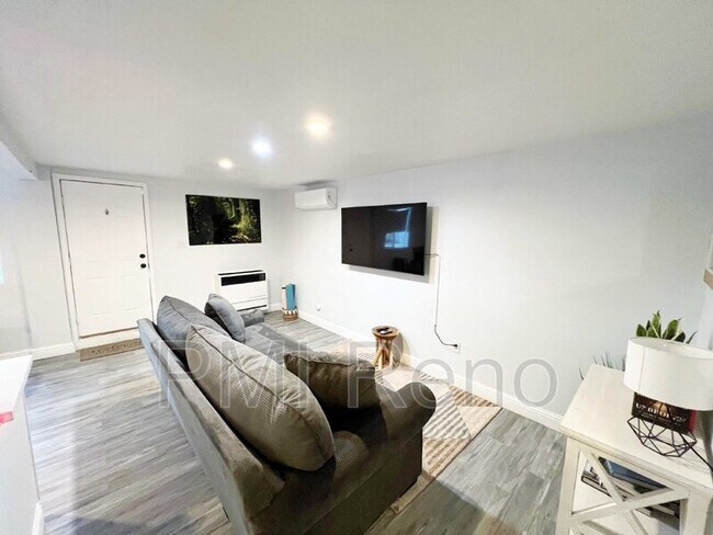 Building Photo - 810 G St