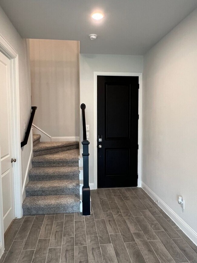 Foto del edificio - 552 Hutchinson Ln