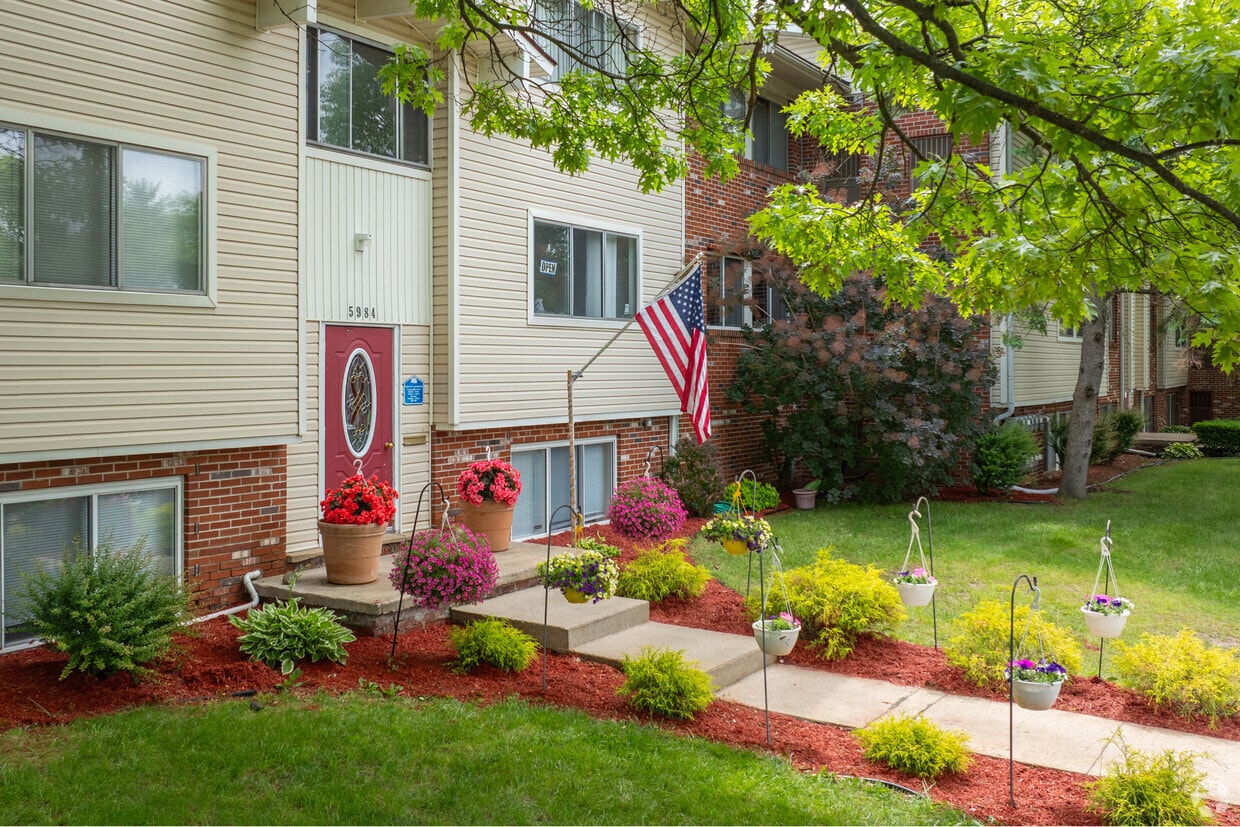 Lakeview Apartments - Lakeview Apartments
