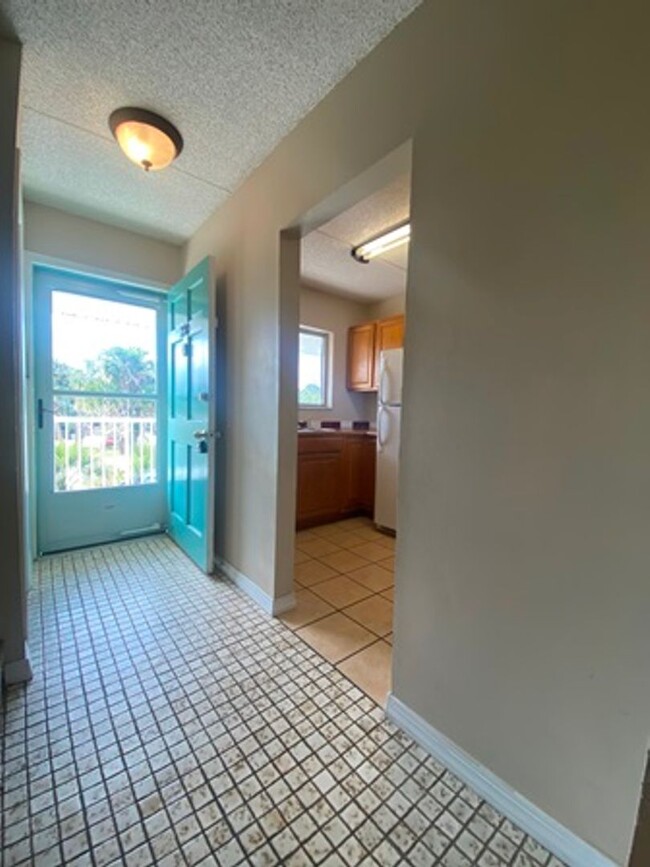 Building Photo - Ormond Beachside Condo