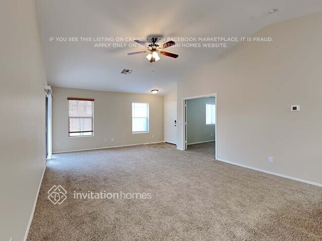 Foto del edificio - 23651 W Bowker St