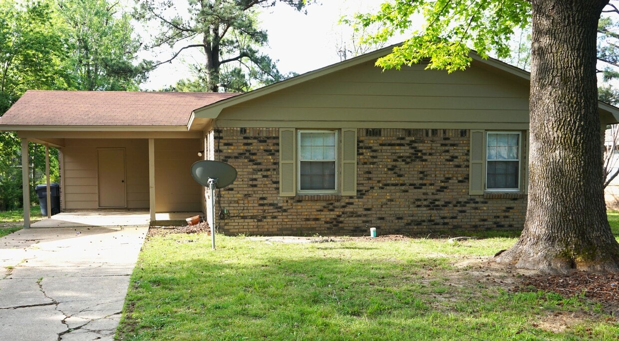Foto principal - For Rent – Central Jonesboro Home - 3 bedr...