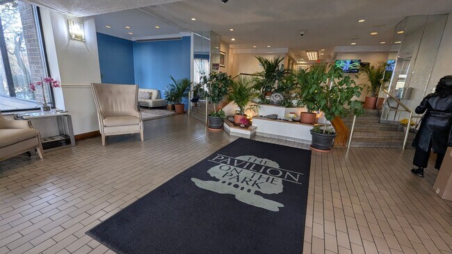 Foto del edificio - Cozy 1 Bed 1 Bath Condo In Vibrant Pavilion On The Park