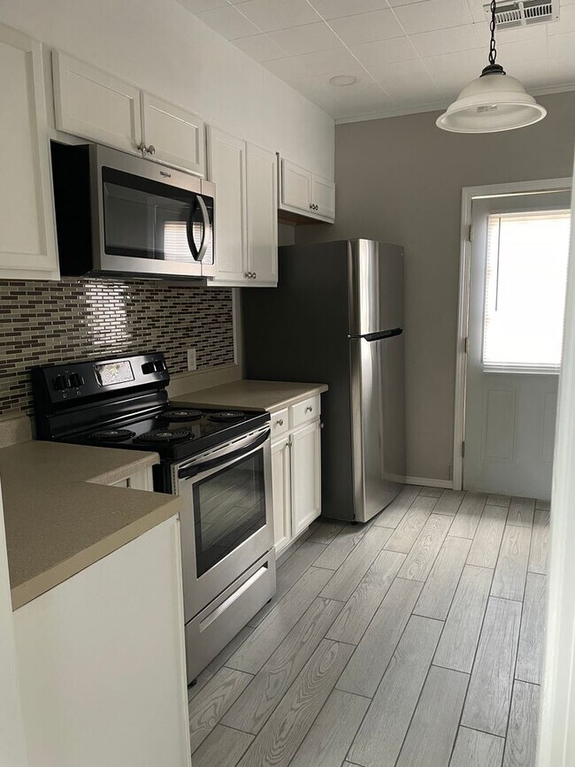 Building Photo - 409 Jackson