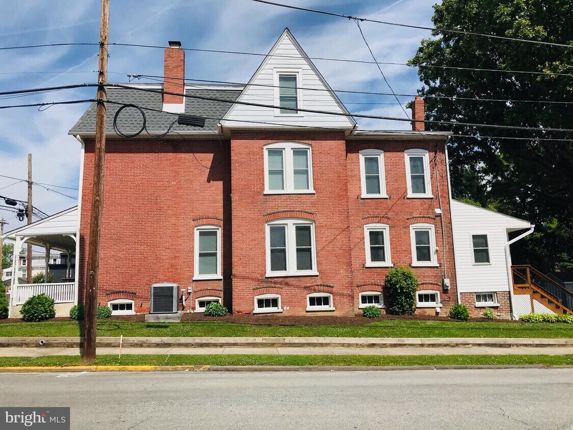 Primary Photo - 25 Chestnut St