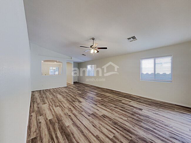 Building Photo - 10437 E Butte St