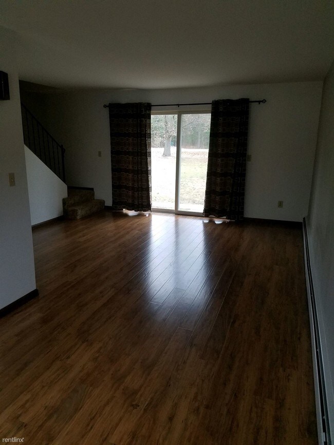 Building Photo - 3 br, 2 bath  - Birch Acres Apartments 8
