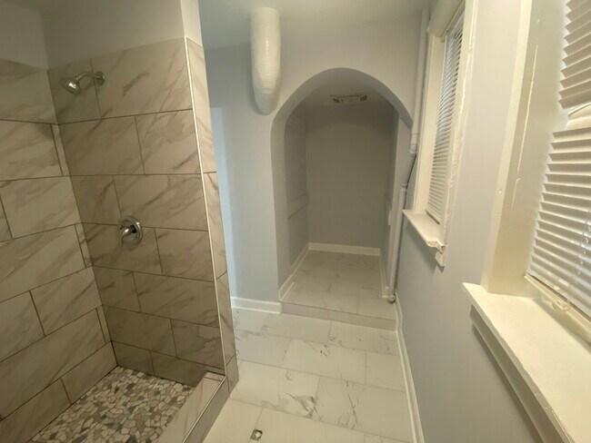 Building Photo - 3042 S Saint Louis Ave