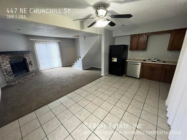 Foto del edificio - 447 NE Churchill St