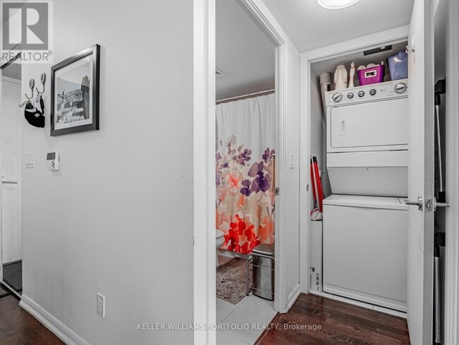 Building Photo - 215 Fort York Blvd