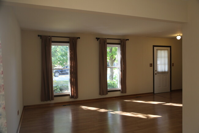 Building Photo - 1013 Longford Dr