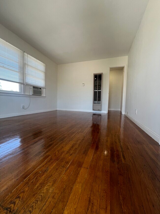 Foto del edificio - 11474 1/2 Cumpston St