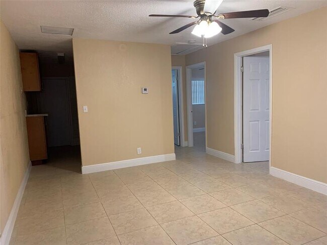 Foto del edificio - 5200 NW 17th Ct
