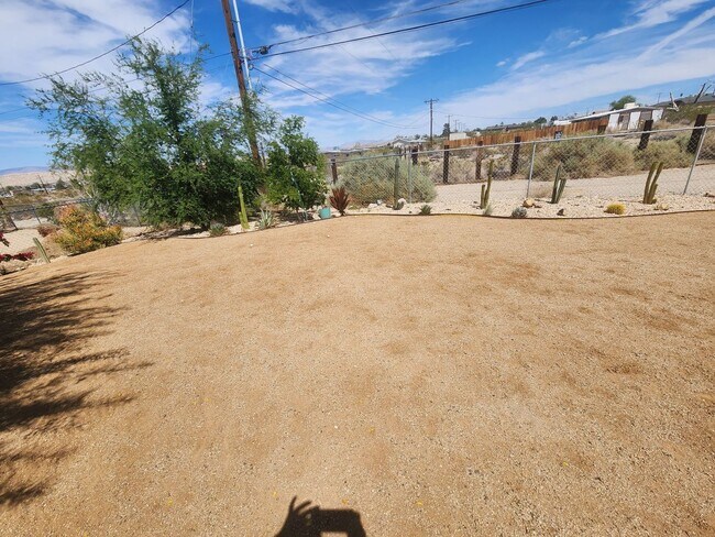 Foto del edificio - Beautiful 3 Bedroom 2 Bath!