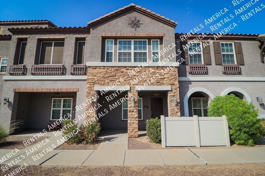 Primary Photo - Beautiful Townhouse w/ Garage in Copper Leaf