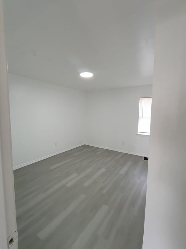 Master bedroom - Winchester Estates Apartments
