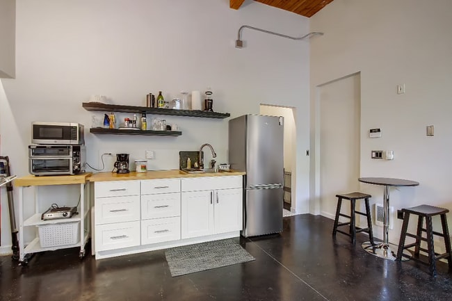 Building Photo - 1812 19th Ave E