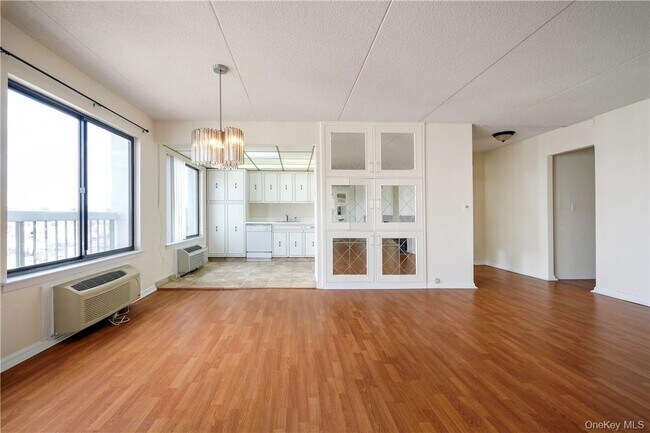 Foto del edificio - 400 High Point Dr