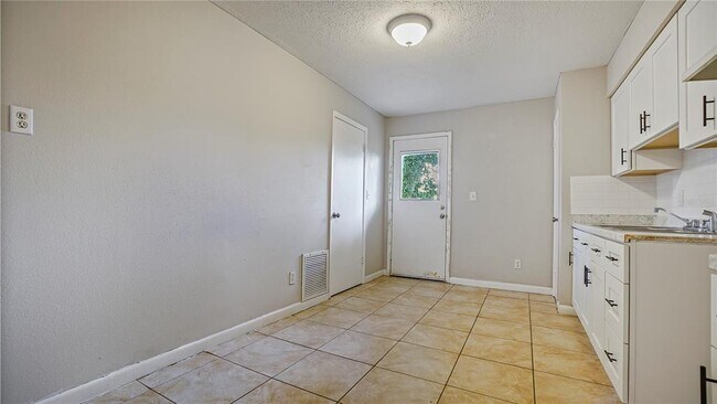 Foto del edificio - 6750 NE 7th St