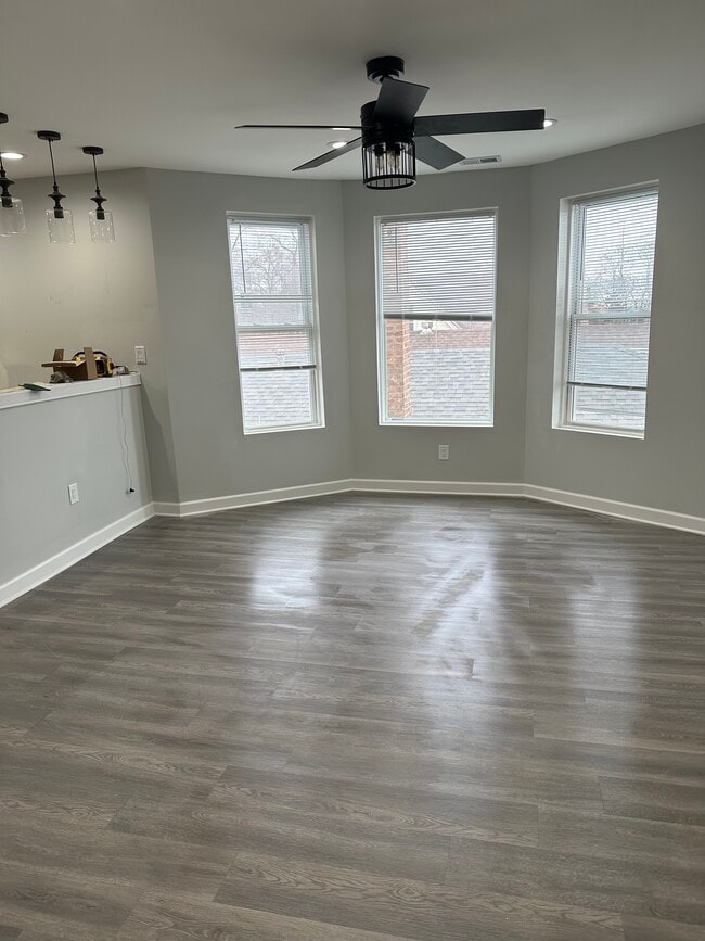 Sala de estar/cocina comedor - 9215 S State St