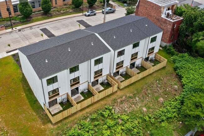 Building Photo - 2123 Rose St