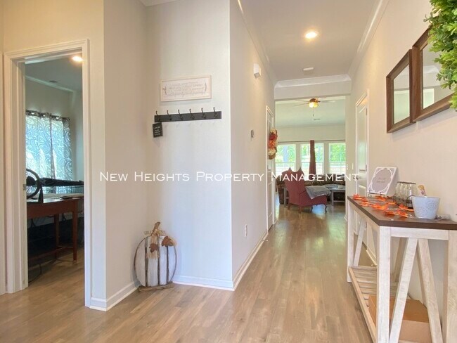 Building Photo - 543 Nandina Dr