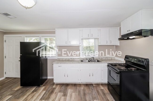 Foto del edificio - 4033 Clearpool Circle Rd