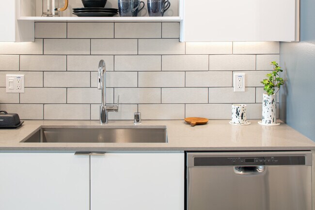 Building Photo - AVA Hollywood at La Pietra Place