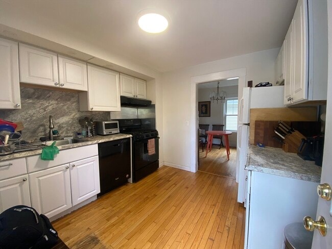 Building Photo - 16 Stonecleve Rd