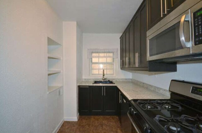 Foto del edificio - 353 E Hector St