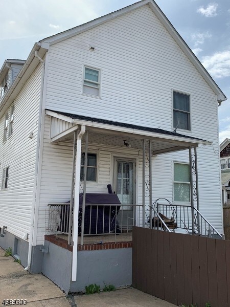 Building Photo - 51 Gladys Ave