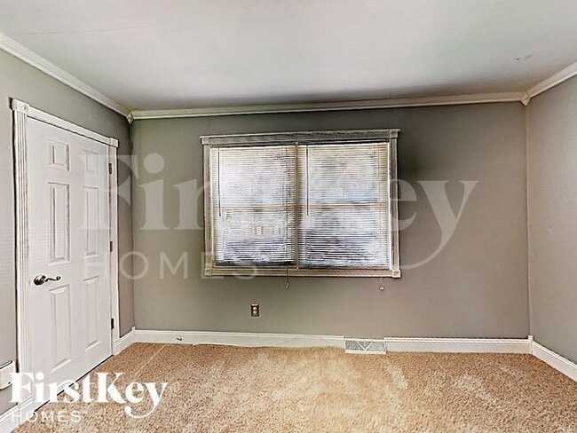 Building Photo - 5548 NE 58th St