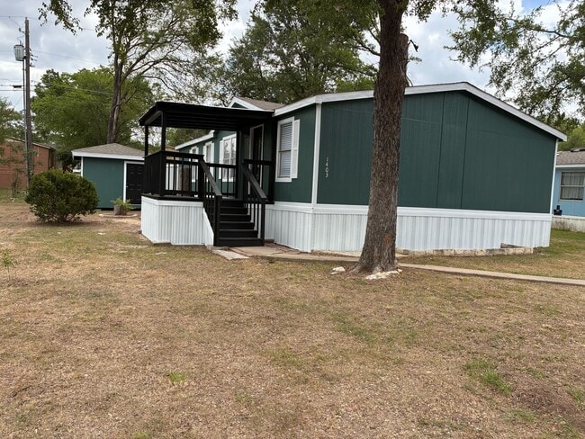 Building Photo - 1403 Darold Dr