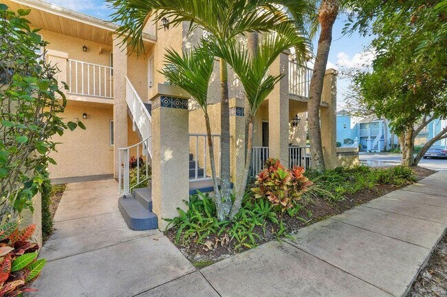 Building Photo - 1604 SE Green Acres Cir