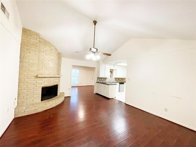 Foto del edificio - 7915 Carvel Ln