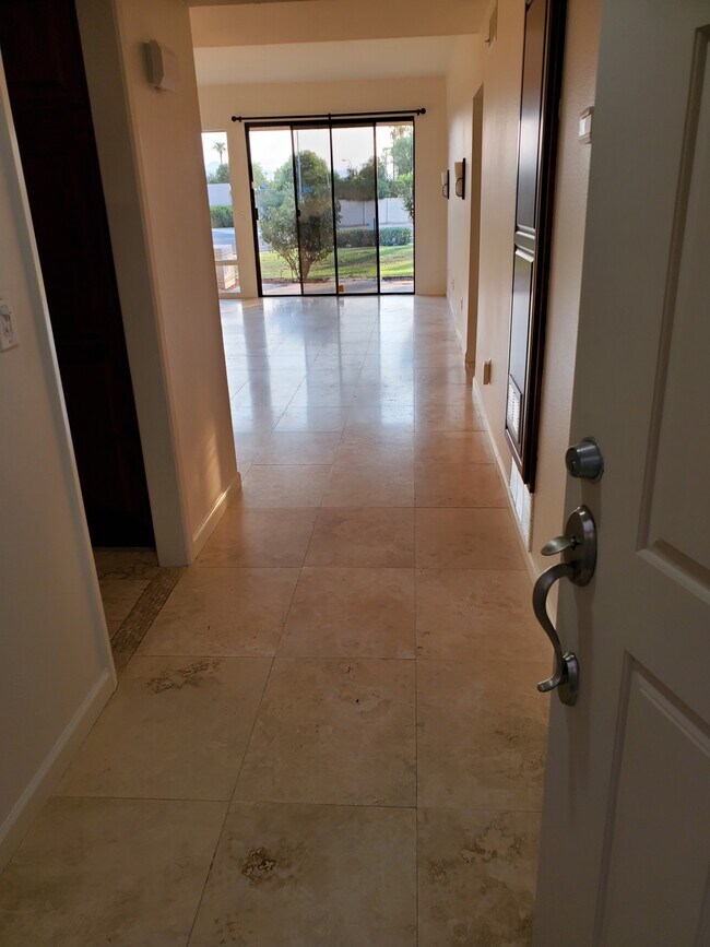 Foto del edificio - 5483 N 77th St