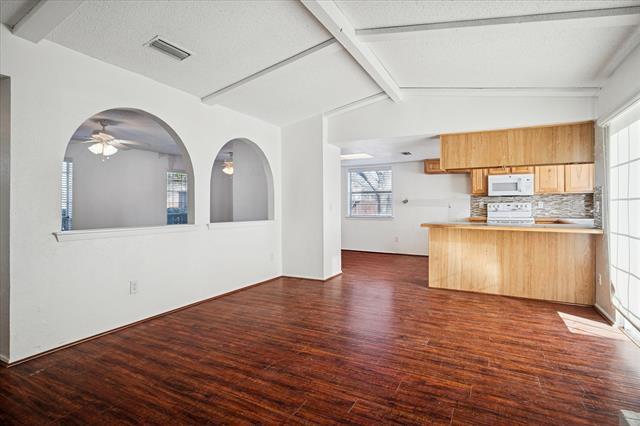 Foto del edificio - 2804 Royal Oaks Dr