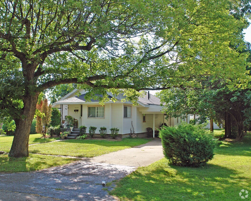 Foto del edificio - 1830-1838 Roslyn Ave